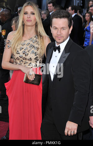 Mark Wahlberg et sa femme Rhea Durham à la 83rd Annual Academy Awards - Arrivals lieu au Kodak Theatre à Hollywood, CA. L'événement a eu lieu le dimanche 27 février, 2011. Photo de RPAC Pacifique Photo Presse / PictureLux 30871 Numéro de référence de dossier 558 pour un usage éditorial uniquement - Tous droits réservés Banque D'Images