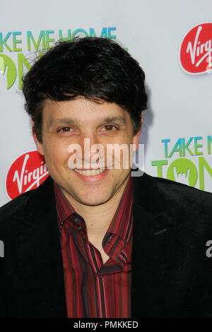 Ralph Macchio lors de la première de la relativité Media 'Take me Home Tonight". Arrivants tenue au Regal Cinemas L.A. Vivre à Los Angeles, CA, le 2 mars 2011. Photo par Joe Martinez / PictureLux Banque D'Images