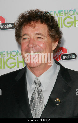 Barry Williams à l'avant-première de la relativité Media 'Take me Home Tonight". Arrivants tenue au Regal Cinemas L.A. Vivre à Los Angeles, CA, le 2 mars 2011. Photo par Joe Martinez / PictureLux Banque D'Images