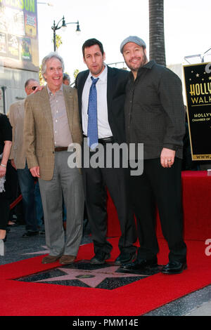 Adam Sandler, Henry Winkler et Kevin James à la Chambre de commerce de Hollywood cérémonie en l'honneur de Adam Sandler avec une étoile sur le Hollywood Walk of Fame à Hollywood, CA, le 1 février 2011 Photo par Joe Martinez / PictureLux Banque D'Images