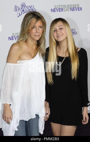 Heather Locklear et sa fille Ava Sambora au Los Angeles Premiere de Paramount Pictures' 'Justin Bieber : ne jamais dire jamais'. Arrivants tenue au Nokia Theater L.A. Vivre à Los Angeles, CA. Le 8 février 2011. Photo par : Richard Chavez / PictureLux Banque D'Images