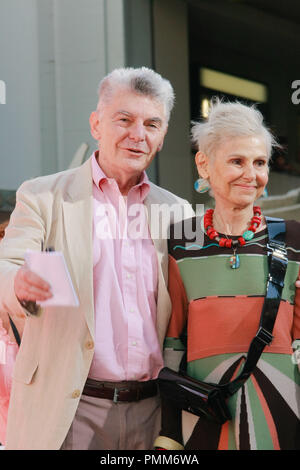 Richard Benjamin et Paula Prentiss à la main et l'Empreinte Cérémonie à Peter O'Toole au Grauman's Chinese Theatre à Hollywood, CA, le 30 avril 2011.. Photo par Joe Martinez / PictureLux Banque D'Images