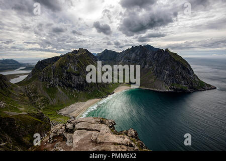 Kvalvika plage vue de Mt Ryten, Lofoten, Nordland, Norvège Banque D'Images