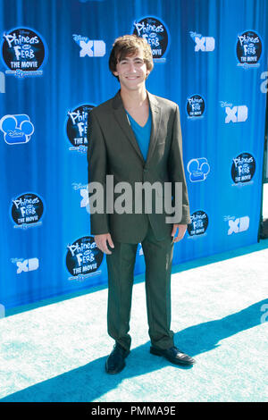 Vincent Martella lors de la première de Disney Channel's ''Phineas et Ferb : à travers la 2ème Dimension'. Arrivants tenue à El Capitan Theatre à Hollywood, CA, 3 août 2011. Photo par Joe Martinez / PictureLux Banque D'Images