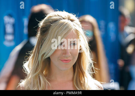 Ashley Tisdale à la première de Disney Channel's ''Phineas et Ferb : à travers la 2ème Dimension'. Arrivants tenue à El Capitan Theatre à Hollywood, CA, 3 août 2011. Photo par Joe Martinez / PictureLux Banque D'Images