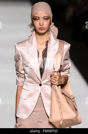 NEW YORK, NY - 05 septembre 2018 : Tang il marche la piste au Tom Ford Printemps Été 2019 Fashion show Fashion Week de New York Banque D'Images