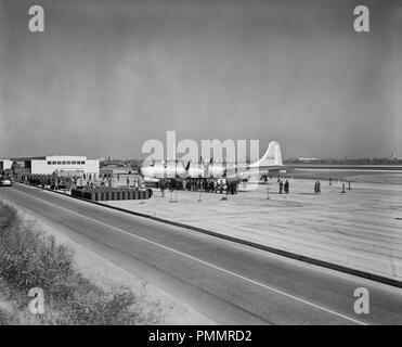 B-29 Superfortress affiché au public pour la première fois à l'Aéroport National de Washington, 1944 Banque D'Images