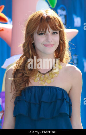 Bella Thorne lors de la première de Disney Channel's ''Phineas et Ferb : à travers la 2ème Dimension'. Arrivants tenue à El Capitan Theatre à Hollywood, CA, 3 août 2011. Photo par Joe Martinez / PictureLux Banque D'Images