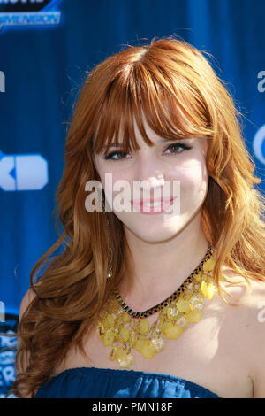 Bella Thorne lors de la première de Disney Channel's ''Phineas et Ferb : à travers la 2ème Dimension'. Arrivants tenue à El Capitan Theatre à Hollywood, CA, 3 août 2011. Photo par Joe Martinez / PictureLux Banque D'Images