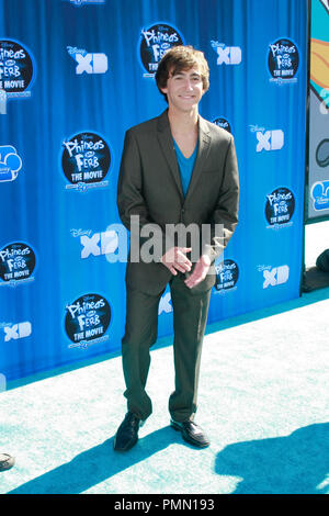 Vincent Martella lors de la première de Disney Channel's ''Phineas et Ferb : à travers la 2ème Dimension'. Arrivants tenue à El Capitan Theatre à Hollywood, CA, 3 août 2011. Photo par Joe Martinez / PictureLux Banque D'Images