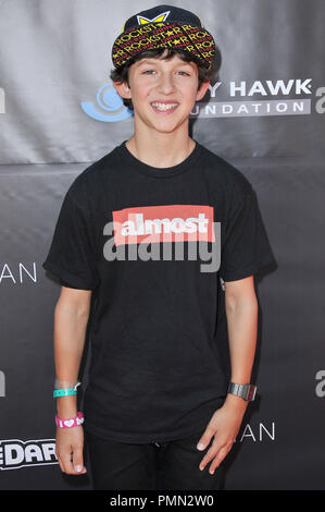 Pro-Skateboarder jeune Mitchie Brusco à Tony Hawk's 8th Annual debout pour Skateparks bénéficier tenue à Ron Burkle's Green Acres Estate dans Beverly Hills, CA. L'événement a eu lieu le dimanche 2 octobre 2011. Photo de RPAC Pacifique Photo Presse/ PictureLux Banque D'Images