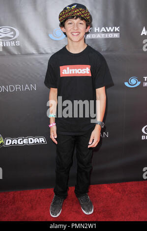 Pro-Skateboarder jeune Mitchie Brusco à Tony Hawk's 8th Annual debout pour Skateparks bénéficier tenue à Ron Burkle's Green Acres Estate dans Beverly Hills, CA. L'événement a eu lieu le dimanche 2 octobre 2011. Photo de RPAC Pacifique Photo Presse/ PictureLux Banque D'Images