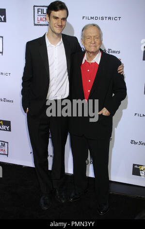 (L-r) Marston Hefner et Hugh Hefner lors de la première mondiale de 'La Rum Diary' pour le film indépendant, au LACMA series a tenu au LACMA à Los Angeles, CA le Jeudi, 13 octobre, 2011. Photo par Pedro/ PictureLux Ulayan/ RPAC Banque D'Images