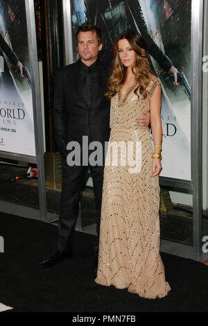 Kate Beckinsale et son mari Len Wiseman à la première mondiale de Screen Gems & Lakeshore Entertainment's 'Underworld : Awakening'. Les arrivées ont eu lieu au Grauman's Chinese Theatre à Hollywood, CA, le 19 janvier 2012. Photo par Joe Martinez / PictureLux Banque D'Images