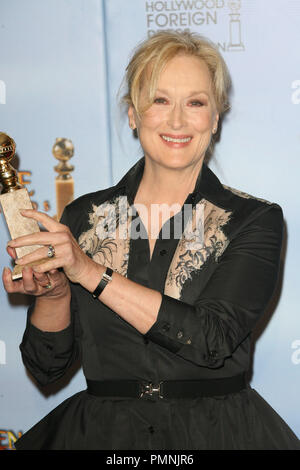 Meryl Streep récipiendaire du prix de la Meilleure interprétation féminine dans un film pour "La Dame de Fer" à la 69e Golden Globe Awards annuel Salle de presse tenue à l'hôtel Beverly Hilton à Beverly Hills, CA le dimanche, Janvier 15, 2012. Photo par AJ Garcia / PictureLux. Référence #  31342 Fichier 200AJ pour un usage éditorial uniquement - Tous droits réservés Banque D'Images