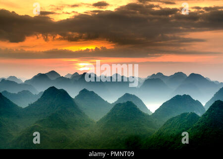 Montagne dans le district de bac son Province de Lang son, Vietnam Banque D'Images