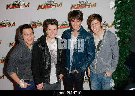 Kendall Schmidt, James Maslow, Carlos Pena, Logan Henderson (Big Time Rush) à Radio Kiis FM's Jingle Ball 2011. Arrivants tenue au Nokia Theater L.A. Vivre à Los Angeles, CA, le 3 décembre 2011. Photo par Joe Martinez / PictureLux Banque D'Images