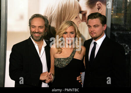 12/15/2008 Sam Mendes, Kate Winslet, Leonardo DiCaprio 'Revolutionary Road' Premiere @ Manns Village Theatre, Westwood Photo par Megumi Torii / HNW/ Picturelux 31288 Numéro de référence de dossier 013HNW pour un usage éditorial uniquement - Tous droits réservés Banque D'Images