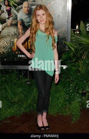 Katherine McNamara à la première de New Line Cinema's 'Journey 2 : The Mysterious Island'. Arrivants tenue au Grauman's Chinese Theatre à Hollywood, CA, le 2 février 2012. Photo par Joe Martinez / PictureLux Banque D'Images