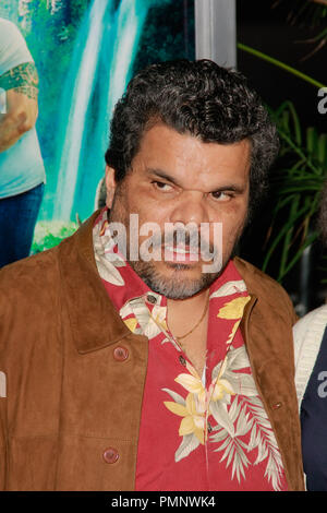 Luis Guzman à la première de New Line Cinema's 'Journey 2 : The Mysterious Island'. Arrivants tenue au Grauman's Chinese Theatre à Hollywood, CA, le 2 février 2012. Photo par Joe Martinez / PictureLux Banque D'Images