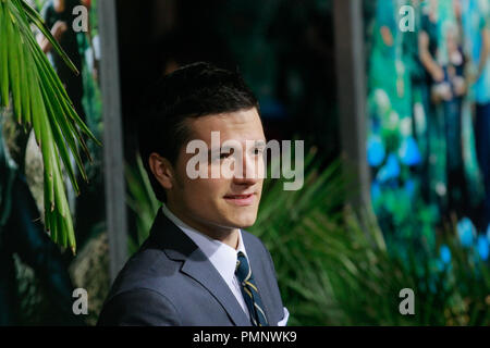 Josh Hutcherson à la première de New Line Cinema's 'Journey 2 : The Mysterious Island'. Arrivants tenue au Grauman's Chinese Theatre à Hollywood, CA, le 2 février 2012. Photo par Joe Martinez / PictureLux Banque D'Images