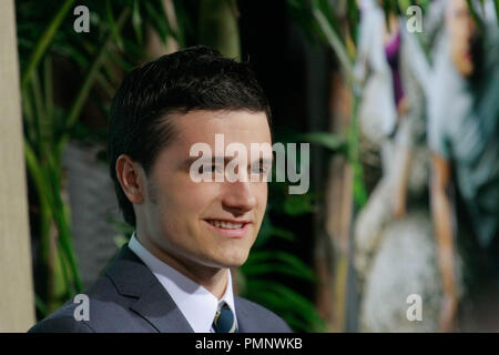 Josh Hutcherson à la première de New Line Cinema's 'Journey 2 : The Mysterious Island'. Arrivants tenue au Grauman's Chinese Theatre à Hollywood, CA, le 2 février 2012. Photo par Joe Martinez / PictureLux Banque D'Images