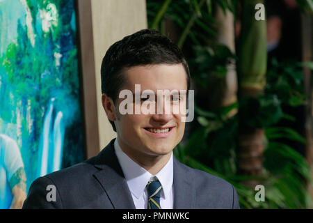 Josh Hutcherson à la première de New Line Cinema's 'Journey 2 : The Mysterious Island'. Arrivants tenue au Grauman's Chinese Theatre à Hollywood, CA, le 2 février 2012. Photo par Joe Martinez / PictureLux Banque D'Images