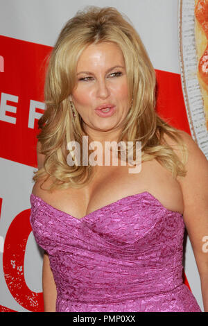 Jennifer Coolidge à la première de Universal Pictures' 'American Reunion'. Arrivants tenue au Grauman's Chinese Theatre à Hollywood, CA, le 19 mars 2012. Photo par Joe Martinez / PictureLux Banque D'Images