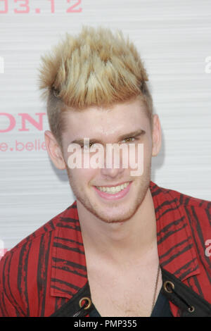 Colton Dixon lors de la première de Columbia Pictures / Marvel's 'The Amazing Spider-Man'. Arrivants tenue au Regency Village Theatre de Westwood, CA,le 28 juin 2012. Photo par Joe Martinez / PictureLux Banque D'Images