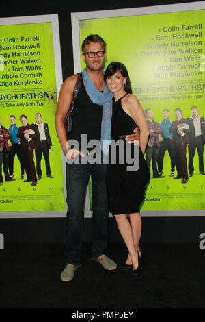 Johann Urb et Perrey Reeves lors de la première de films CBS' 'Smême les psychopathes". Lieu à des arrivées en théâtre Bruin Westwood, CA, le 1 octobre 2012. Photo par Joe Martinez / PictureLux Banque D'Images