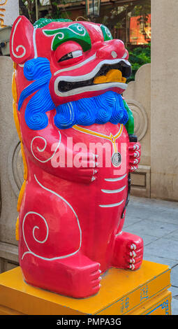 Lion Chinois rose ou foo dog, Bixie, Pixiu décorations pour le Mooncake festival à Xiamen Chine Banque D'Images