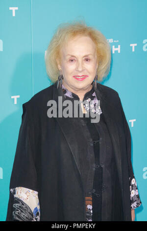 Doris Roberts lors de la première de Paramount Pictures' 'vol'. Arrivants tenue au cinéma Arclight à Hollywood, CA, le 23 octobre 2012. Photo par Joe Martinez / PictureLux Banque D'Images