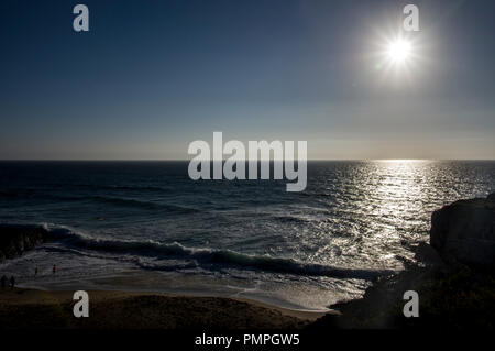 Coucher du soleil à Praia do Guincho, plage Cresmina, Cascais, Portugal Banque D'Images