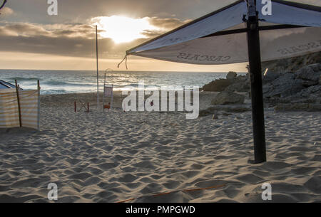Coucher du soleil à Praia do Guincho, plage Cresmina, Cascais, Portugal Banque D'Images