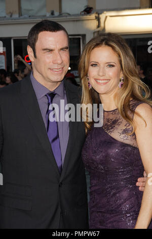 John Travolta et Kelly Preston à la première mondiale de l'Universelle'. « sauvages Tenue des arrivées au Mann Village Westwood à Los Angeles, CA, le 26 juin 2012. Photo par Joe Martinez / PictureLux Banque D'Images