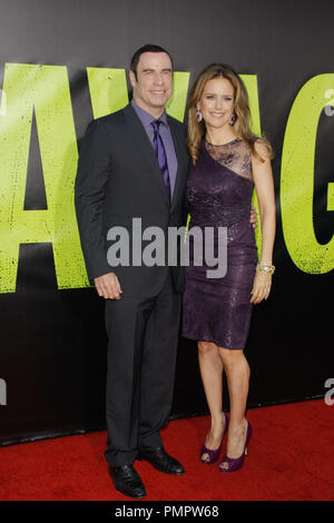 John Travolta et Kelly Preston à la première mondiale de l'Universelle'. « sauvages Tenue des arrivées au Mann Village Westwood à Los Angeles, CA, le 26 juin 2012. Photo par Joe Martinez / PictureLux Banque D'Images