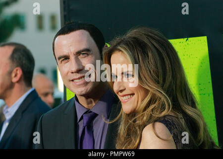 John Travolta et Kelly Preston à la première mondiale de l'Universelle'. « sauvages Tenue des arrivées au Mann Village Westwood à Los Angeles, CA, le 26 juin 2012. Photo par Joe Martinez / PictureLux Banque D'Images