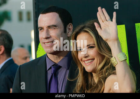 John Travolta et Kelly Preston à la première mondiale de l'Universelle'. « sauvages Tenue des arrivées au Mann Village Westwood à Los Angeles, CA, le 26 juin 2012. Photo par Joe Martinez / PictureLux Banque D'Images