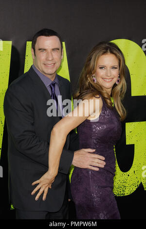 John Travolta et Kelly Preston à la première mondiale de l'Universelle'. « sauvages Tenue des arrivées au Mann Village Westwood à Los Angeles, CA, le 26 juin 2012. Photo par Joe Martinez / PictureLux Banque D'Images