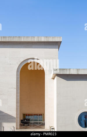 Détails de l'Aérogare maritime moderne dans le port de Naples, Italie Banque D'Images