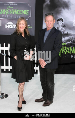 Catherine O'Hara et invité à la première de Los Angeles de Disney's 'Frankenweenie'. Arrivants tenue au El Capitan Theatre à Hollywood, CA, le 24 septembre 2012. Photo par : Carrie Chavez / PictureLux Banque D'Images