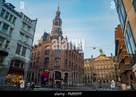 Amsterdam, May 21 : Vue extérieure de la Magna Plaza et la ville historique le Jul 21, 2017 à Amsterdam, Pays-Bas Banque D'Images