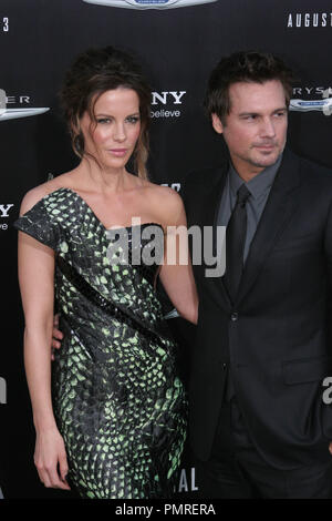 Kate Beckinsale et son mari Len Wiseman Directeur du Los Angeles premiere de Columbia Pictures 'Total Recall'. Arrivants tenue au Grauman's Chinese Theatre à Hollywood, CA, le 1 août 2012. Photo par : Richard Chavez / PictureLux Banque D'Images