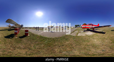 Vue panoramique à 360° de Festival d'aéronefs légers, près d'Odessa, Ukraine