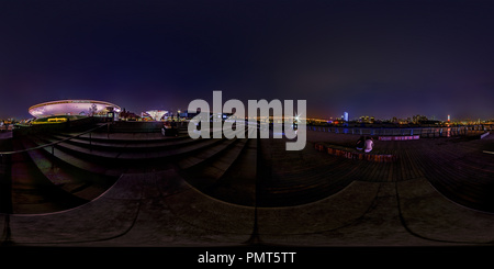 Vue panoramique à 360° de Mercedes Benz de Shanghai Pudong - Centre Culturel--la nuit de la rivière Huang Pu