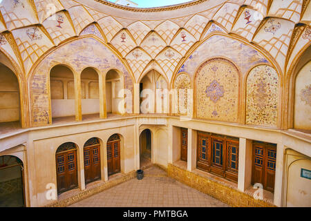 KASHAN, IRAN - le 22 octobre 2017 : intérieur impressionnant de l'historique Maison Tabatabaei Au sein, siégeant en tant que musée d'art et de l'architecture perse, le 22 octobre Banque D'Images