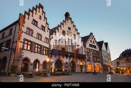 Les bâtiments du Moyen-Âge, appelé "Römer", ont été utilisés comme l'hôtel de ville par la ville de Frankfurt am Main depuis le 15e siècle. Banque D'Images