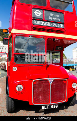 Routemaster bus londres tours utilisés pour le Nord du Pays de Galles Llandudno. Assis à l'attente des passagers aux terminus front de mer de Llandudno. 1960 bus. Banque D'Images