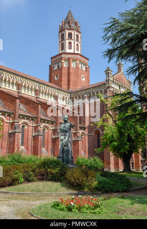 La Basilique de Sant'Andrea à Vercelli, qui a été construit entre 1219 et 1227. L'abbaye possède un style gothique, l'un des premiers en Italie, fusionné avec Lomb Banque D'Images