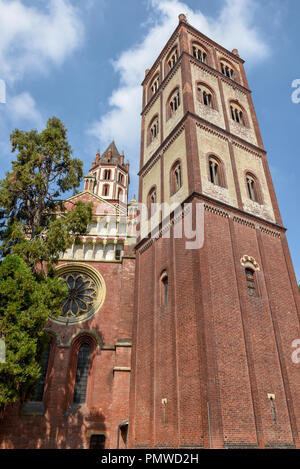 La Basilique de Sant'Andrea à Vercelli, qui a été construit entre 1219 et 1227. L'abbaye possède un style gothique, l'un des premiers en Italie, fusionné avec Lomb Banque D'Images